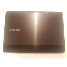 Крышка матрицы с петлями и рамкой для ноутбука Samsung NP305U1A